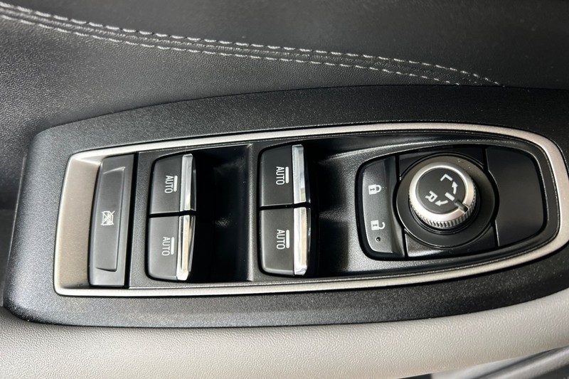 Subaru Outback Vehicle Full-screen Gallery Image 11