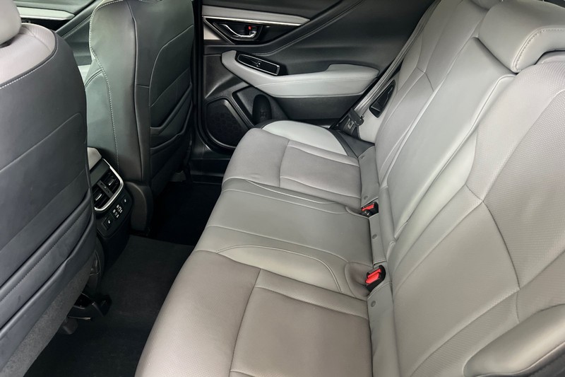 Subaru Outback Vehicle Full-screen Gallery Image 12