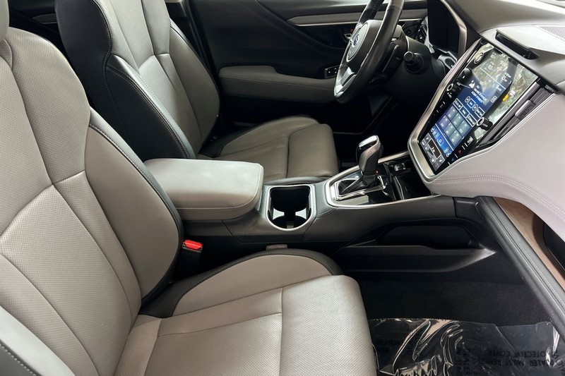 Subaru Outback Vehicle Full-screen Gallery Image 16