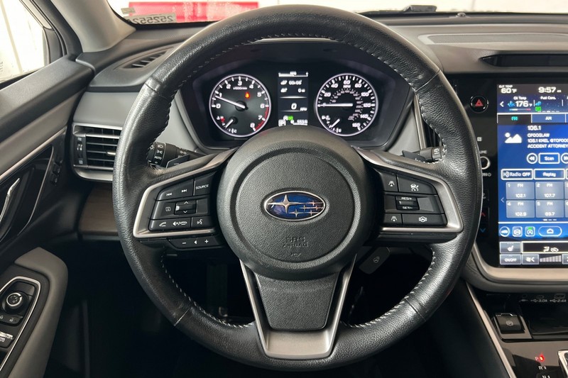 Subaru Outback Vehicle Full-screen Gallery Image 24