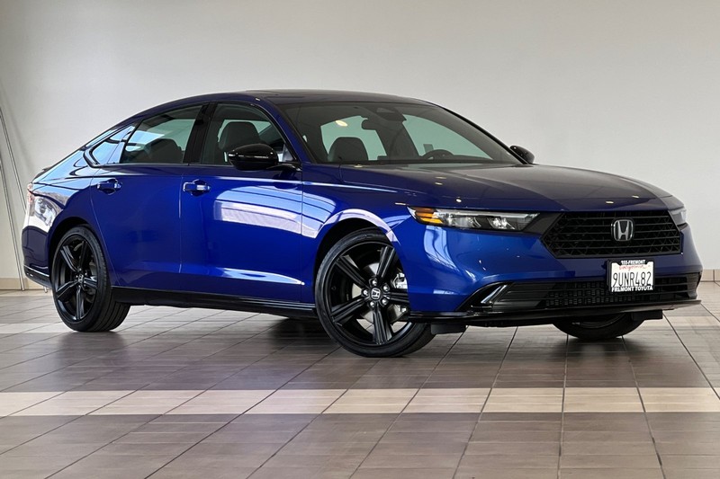 Honda Accord Hybrid Vehicle Full-screen Gallery Image 02