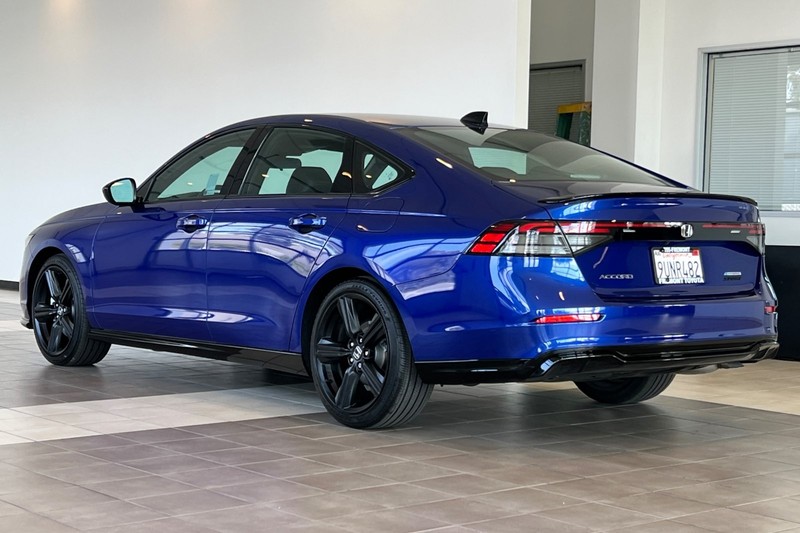 Honda Accord Hybrid Vehicle Full-screen Gallery Image 06