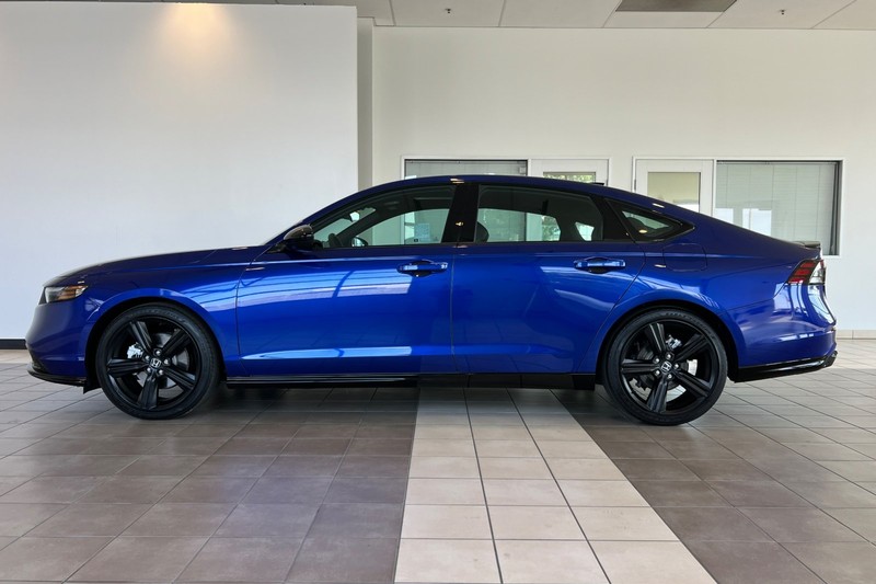 Honda Accord Hybrid Vehicle Full-screen Gallery Image 07