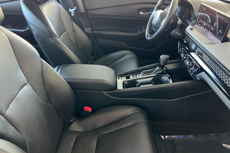 Honda Accord Hybrid Vehicle Full-screen Gallery Image 15