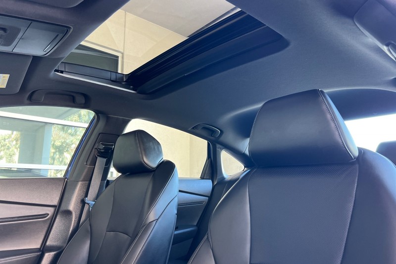 Honda Accord Hybrid Vehicle Full-screen Gallery Image 16