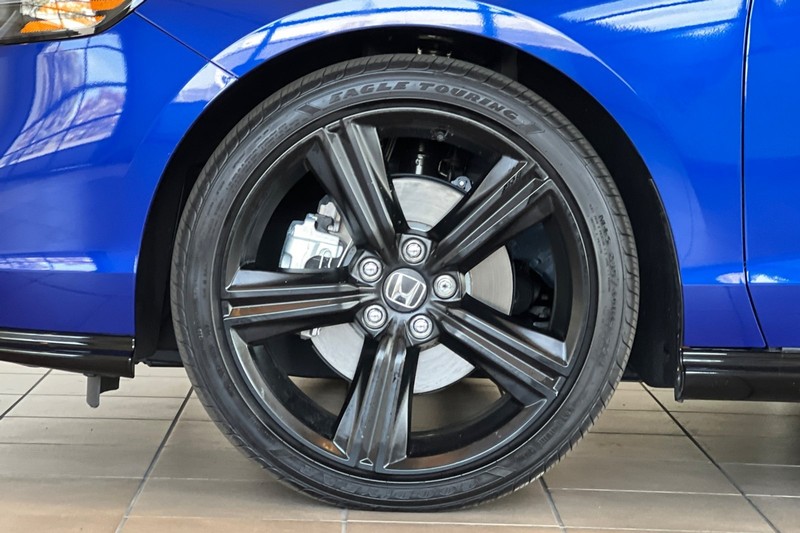 Honda Accord Hybrid Vehicle Full-screen Gallery Image 25