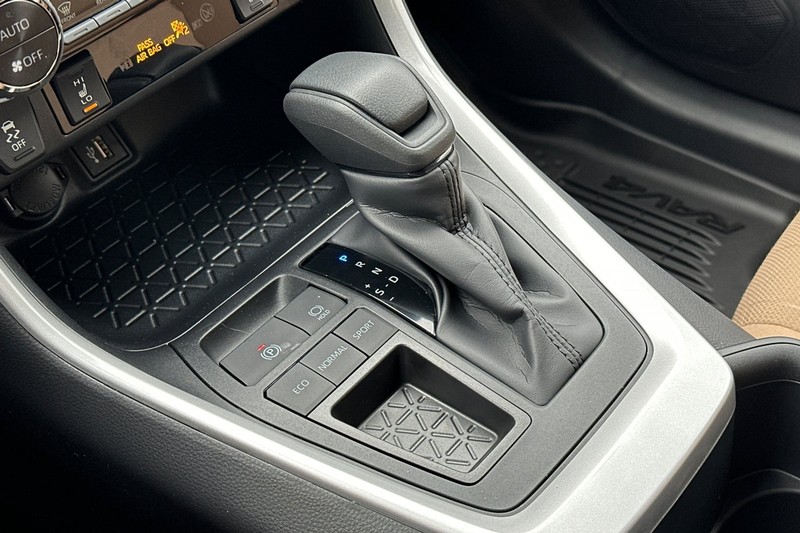 Toyota RAV4 Vehicle Full-screen Gallery Image 19