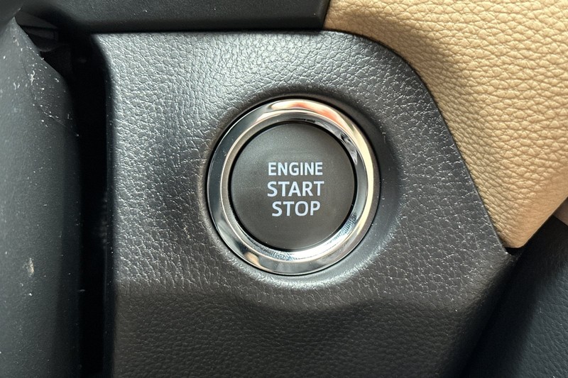 Toyota RAV4 Vehicle Full-screen Gallery Image 20