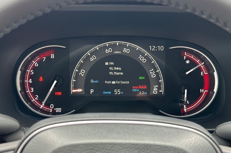 Toyota RAV4 Vehicle Full-screen Gallery Image 22