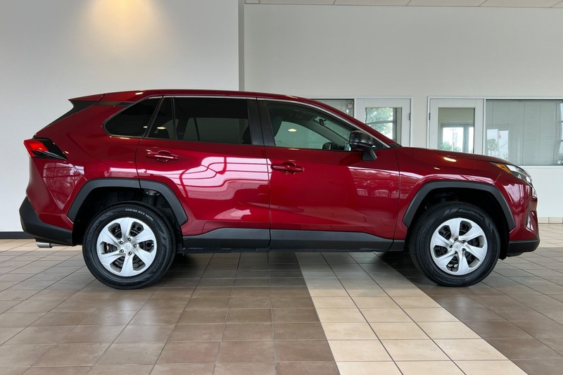 Toyota RAV4 Vehicle Full-screen Gallery Image 03