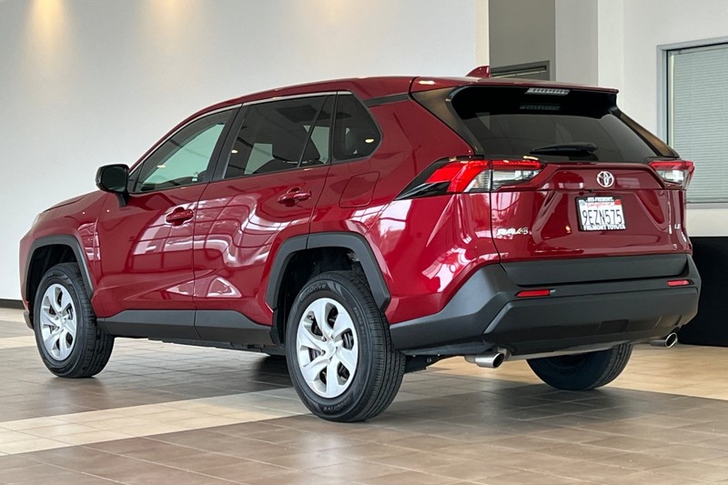 Toyota RAV4 Vehicle Full-screen Gallery Image 06