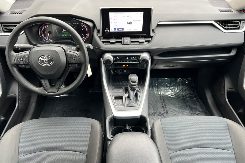 Toyota RAV4 Vehicle Full-screen Gallery Image 13