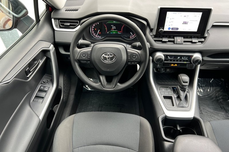 Toyota RAV4 Vehicle Full-screen Gallery Image 14