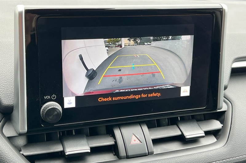 Toyota RAV4 Vehicle Full-screen Gallery Image 19