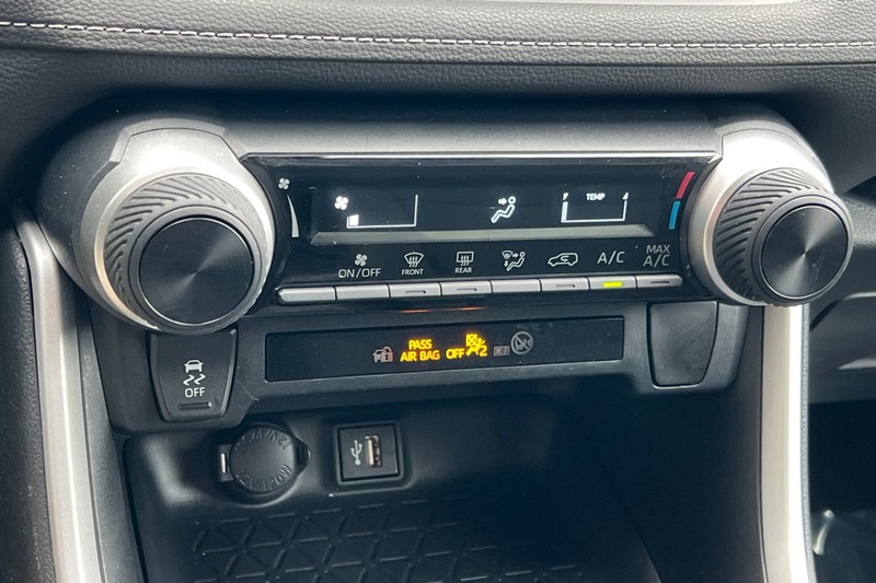 Toyota RAV4 Vehicle Full-screen Gallery Image 20