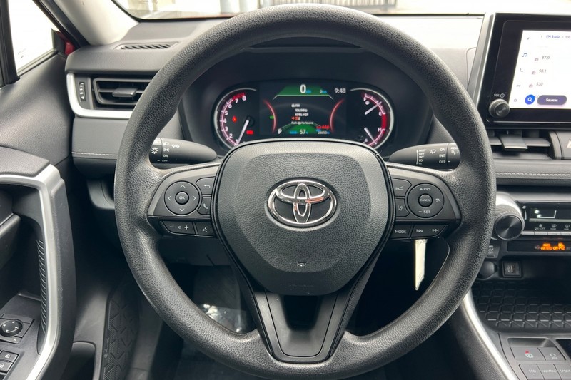 Toyota RAV4 Vehicle Full-screen Gallery Image 22