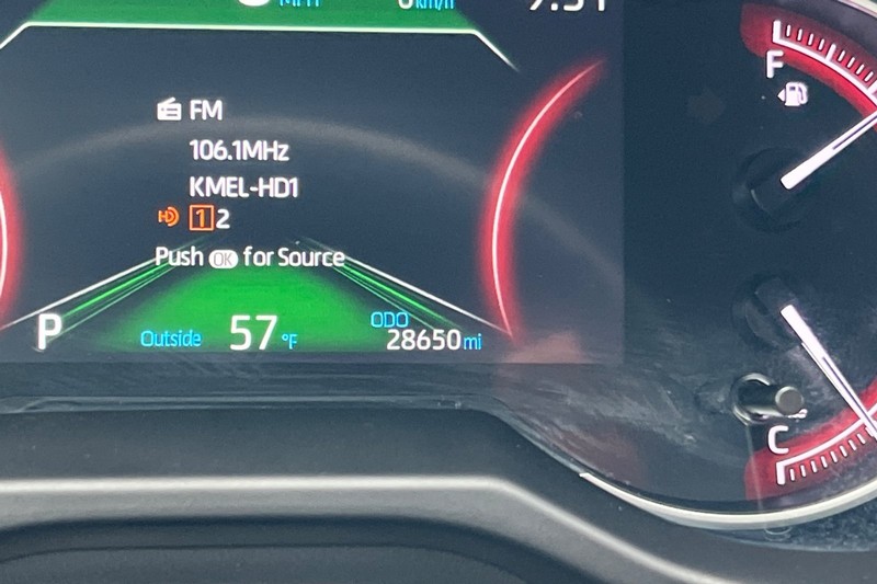 Toyota RAV4 Vehicle Full-screen Gallery Image 24