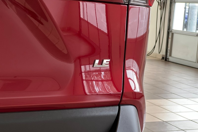 Toyota RAV4 Vehicle Full-screen Gallery Image 26