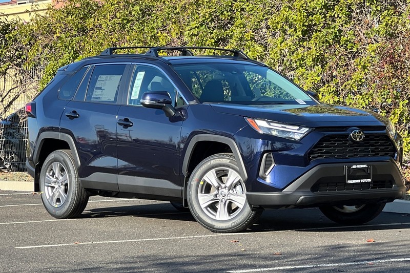 Toyota RAV4 Vehicle Full-screen Gallery Image 02