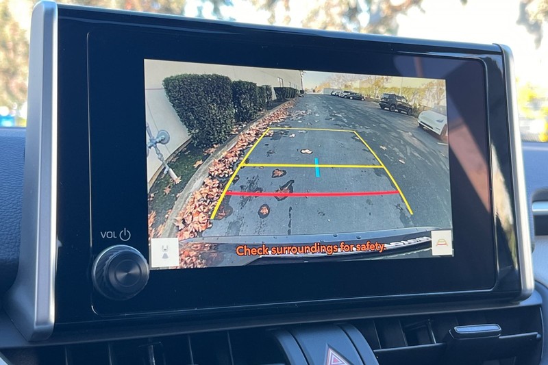 Toyota RAV4 Vehicle Full-screen Gallery Image 17