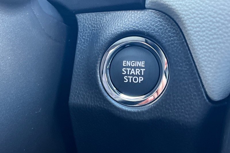 Toyota RAV4 Vehicle Full-screen Gallery Image 20