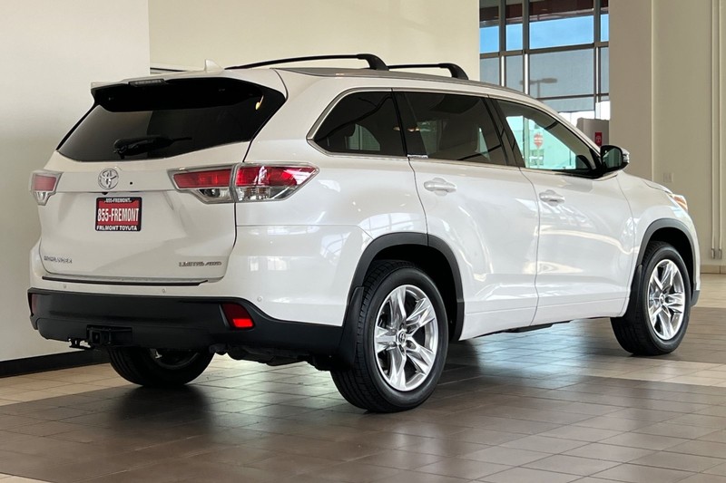 Toyota Highlander Vehicle Full-screen Gallery Image 04