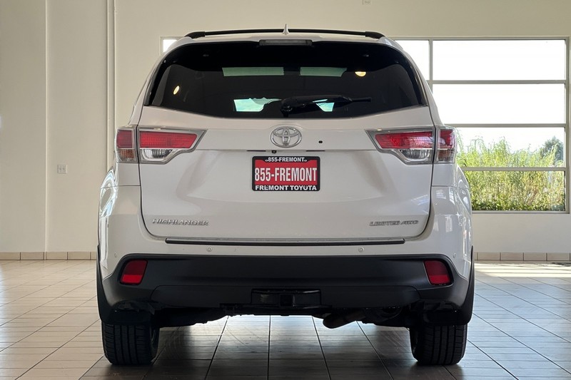 Toyota Highlander Vehicle Full-screen Gallery Image 05