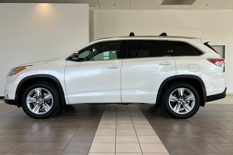 Toyota Highlander Vehicle Full-screen Gallery Image 07