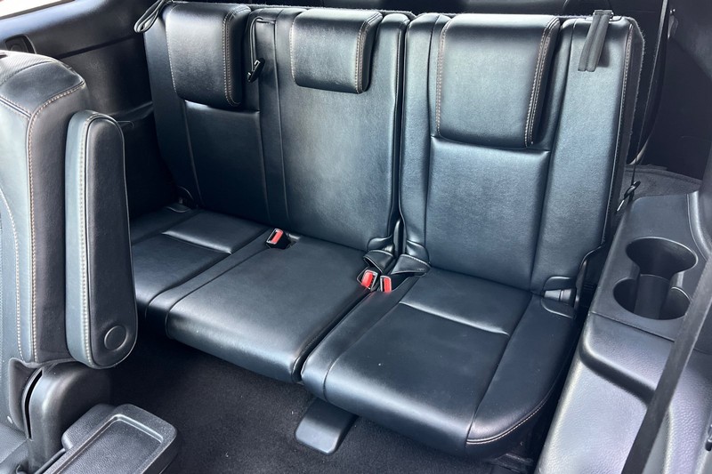 Toyota Highlander Vehicle Full-screen Gallery Image 15