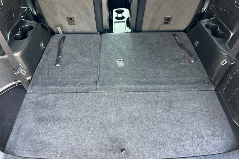 Toyota Highlander Vehicle Full-screen Gallery Image 16