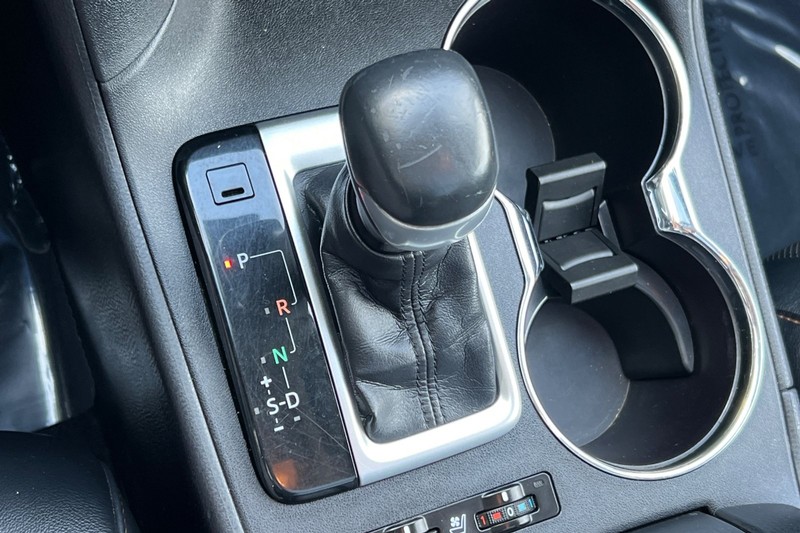 Toyota Highlander Vehicle Full-screen Gallery Image 22