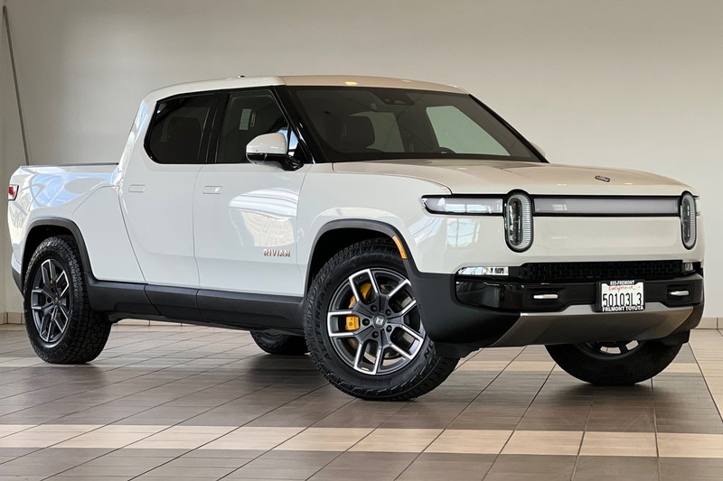 Rivian R1T Vehicle Full-screen Gallery Image 02
