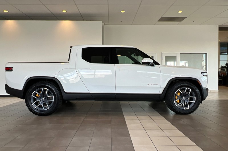 Rivian R1T Vehicle Full-screen Gallery Image 03