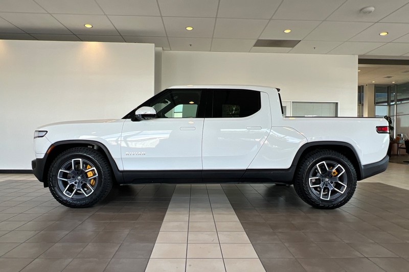 Rivian R1T Vehicle Full-screen Gallery Image 07