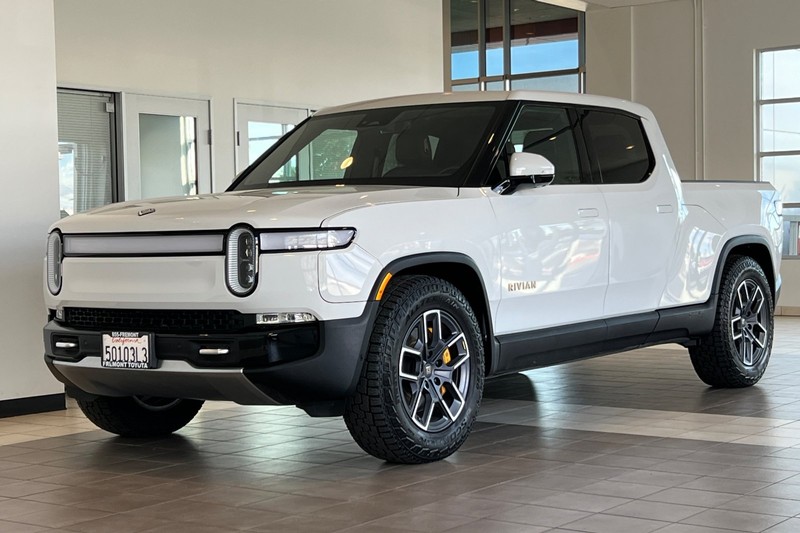 Rivian R1T Vehicle Full-screen Gallery Image 08
