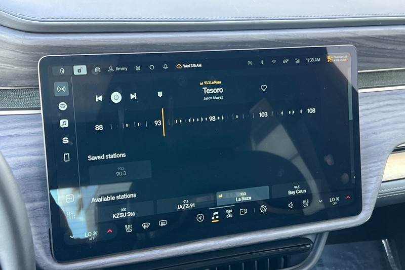 Rivian R1T Vehicle Full-screen Gallery Image 17
