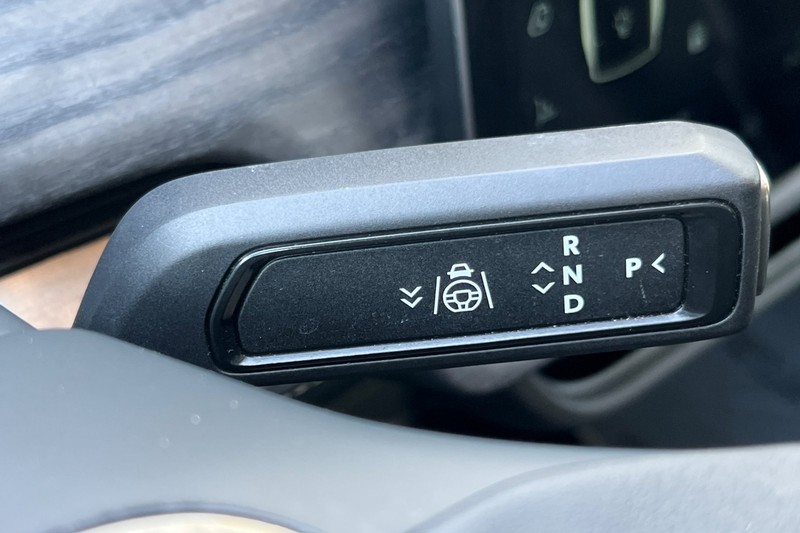 Rivian R1T Vehicle Full-screen Gallery Image 21