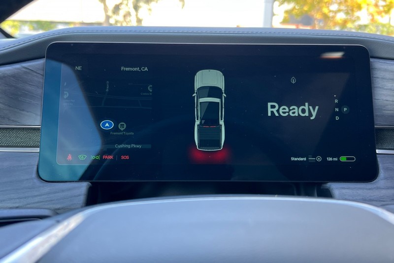 Rivian R1T Vehicle Full-screen Gallery Image 23