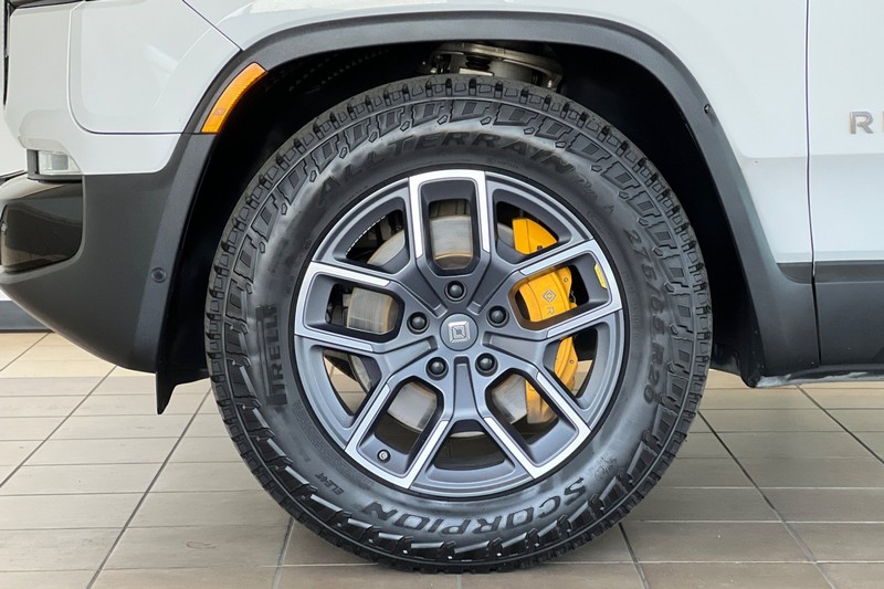 Rivian R1T Vehicle Full-screen Gallery Image 25