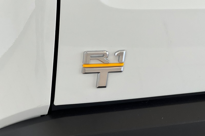 Rivian R1T Vehicle Full-screen Gallery Image 26