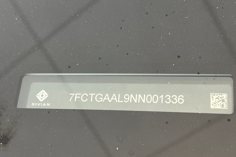 Rivian R1T Vehicle Full-screen Gallery Image 27