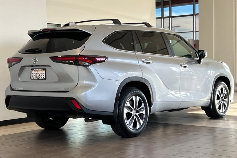 Toyota Highlander Vehicle Full-screen Gallery Image 04