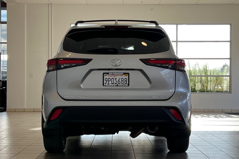 Toyota Highlander Vehicle Full-screen Gallery Image 05