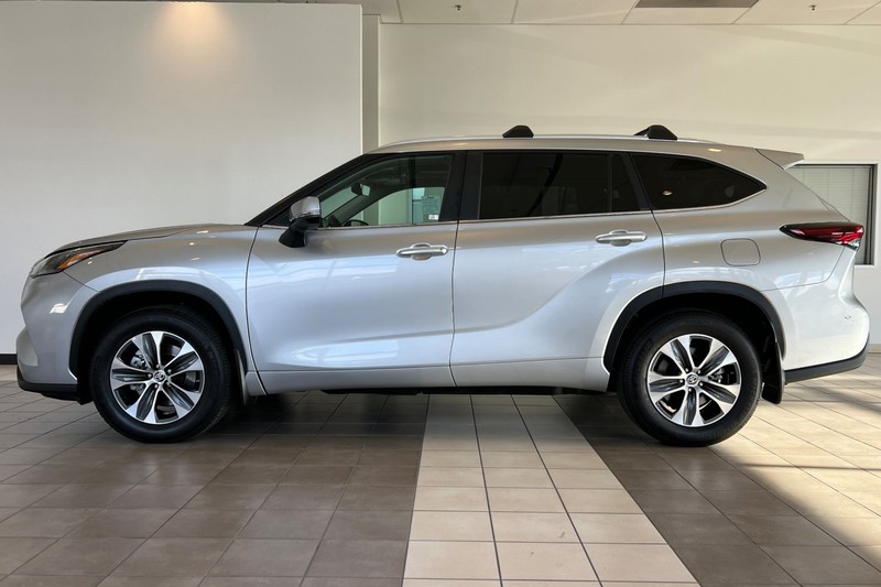 Toyota Highlander Vehicle Full-screen Gallery Image 07