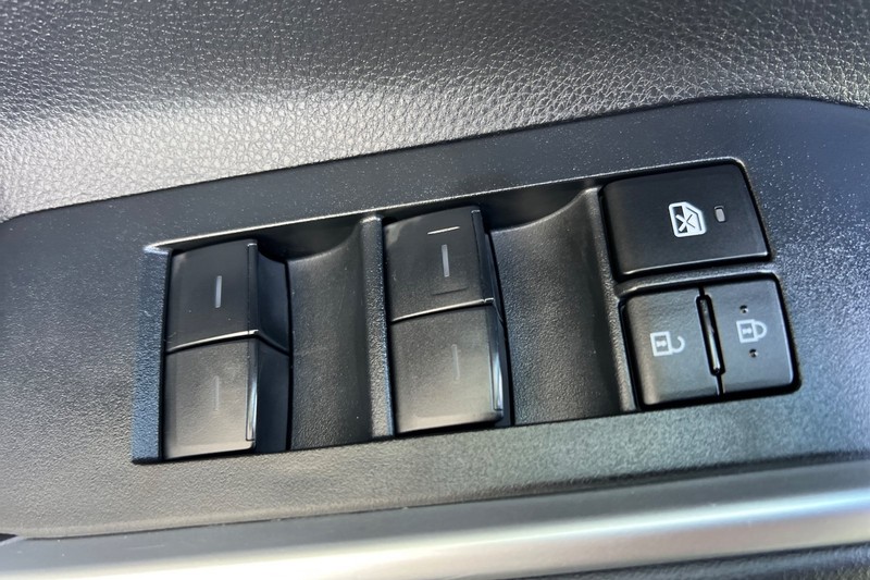 Toyota Highlander Vehicle Full-screen Gallery Image 11