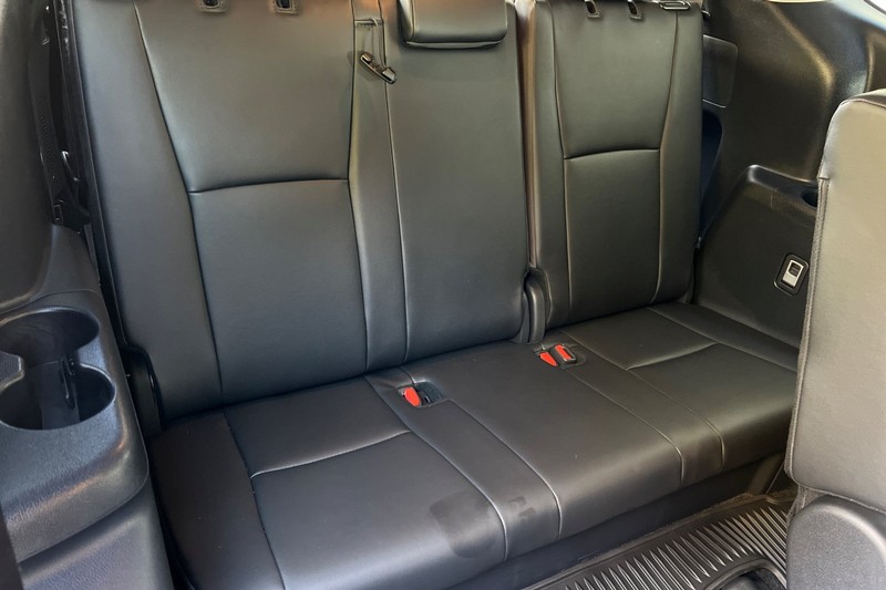 Toyota Highlander Vehicle Full-screen Gallery Image 15