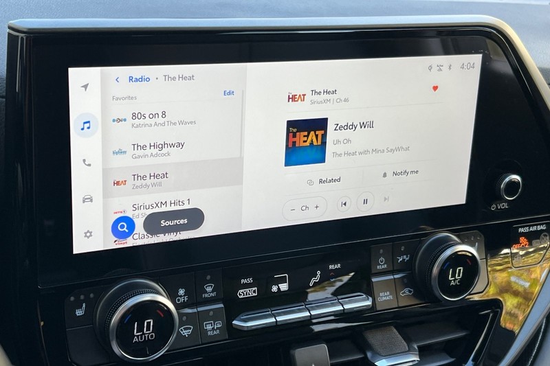 Toyota Highlander Vehicle Full-screen Gallery Image 19