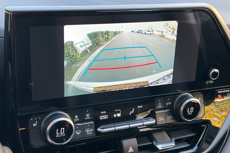 Toyota Highlander Vehicle Full-screen Gallery Image 20