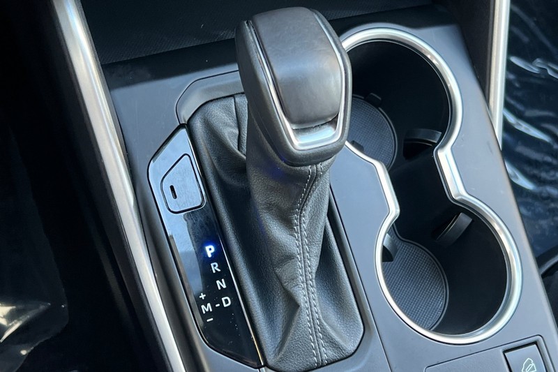 Toyota Highlander Vehicle Full-screen Gallery Image 22