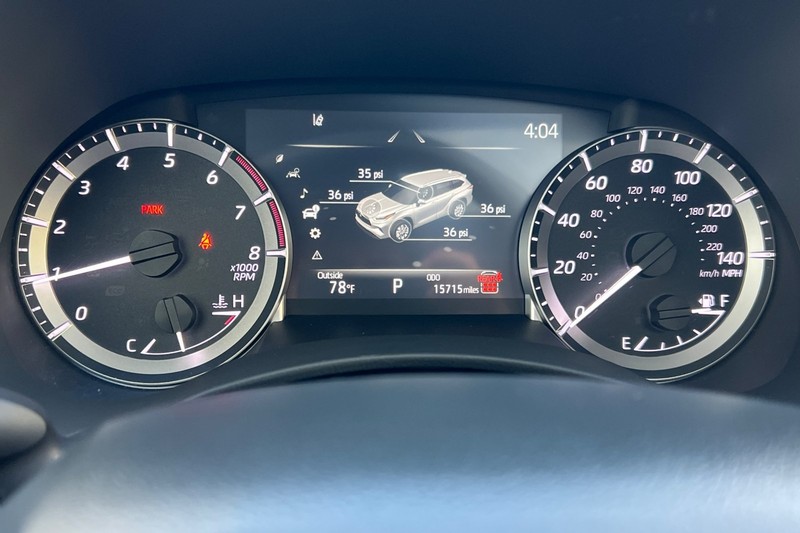 Toyota Highlander Vehicle Full-screen Gallery Image 25